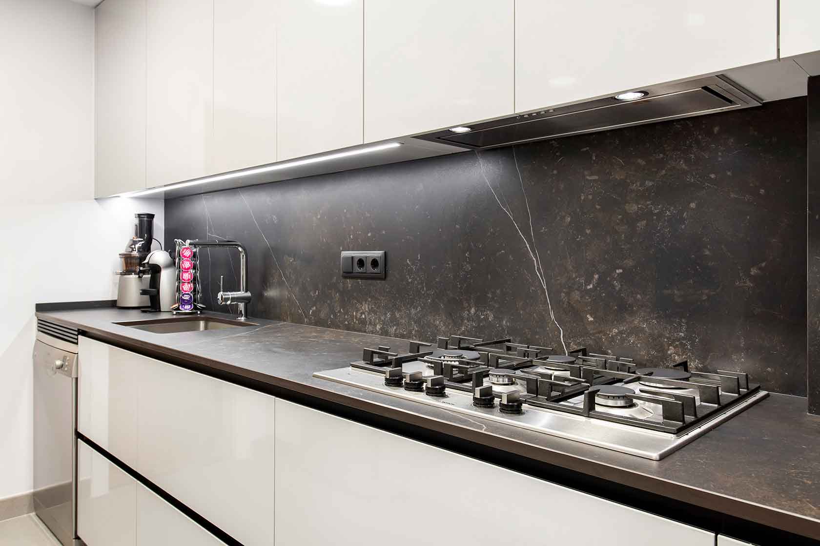 Cocina, campana y encimera