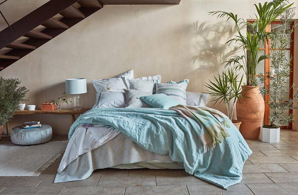 1.Llum-i-color-Textura-3 cama con textiles