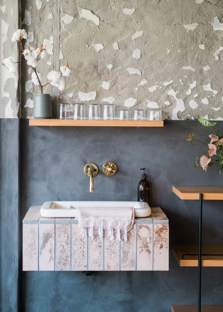 Papel pintado para baños, la tendencia para crear baños originales